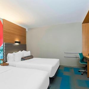 Aloft Guest room 2 Queen